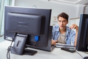 How To Connect 3 Monitors To A Laptop