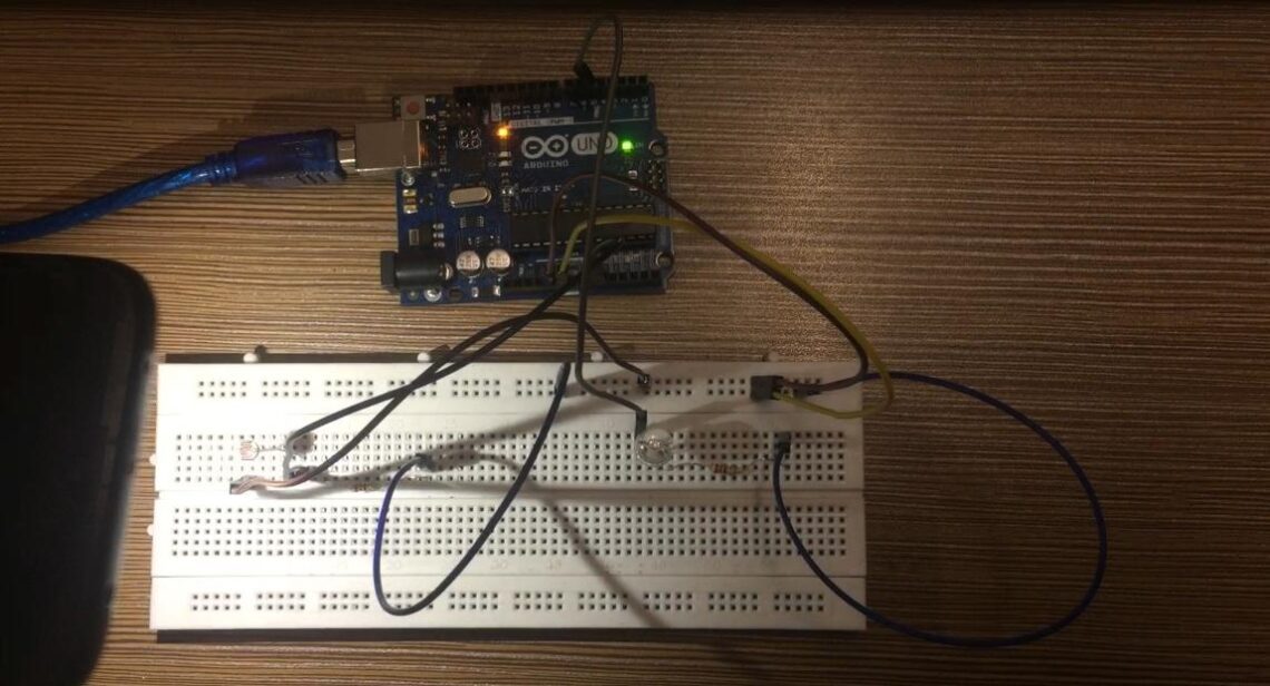 How to use Photoresistor (LDR) with Arduino Uno